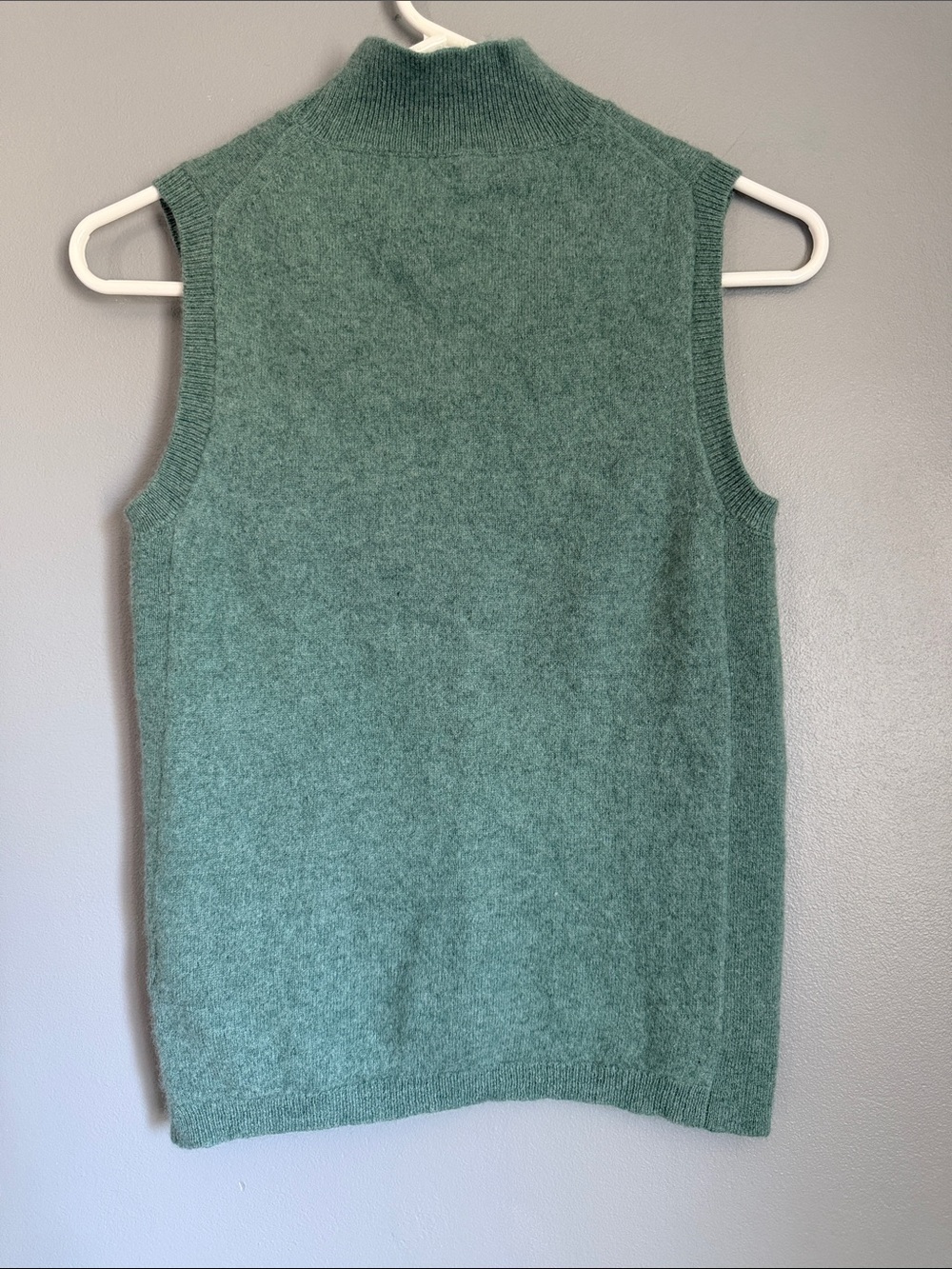 Veronica Beard 100% Cashmere Sleeveless Mock Neck Sweater Tank Sage Green Small - Picture 2 of 6